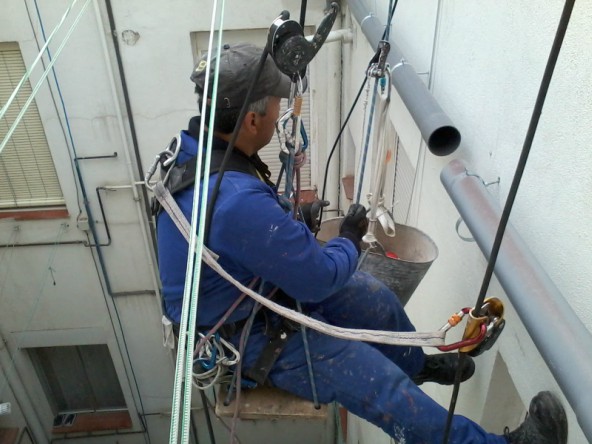 trabajos verticales para reparar tuberías